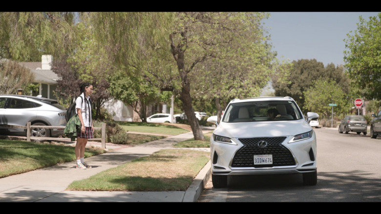 Lexus Car in Tiny Beautiful Things S01E06 Broken Things (2023)