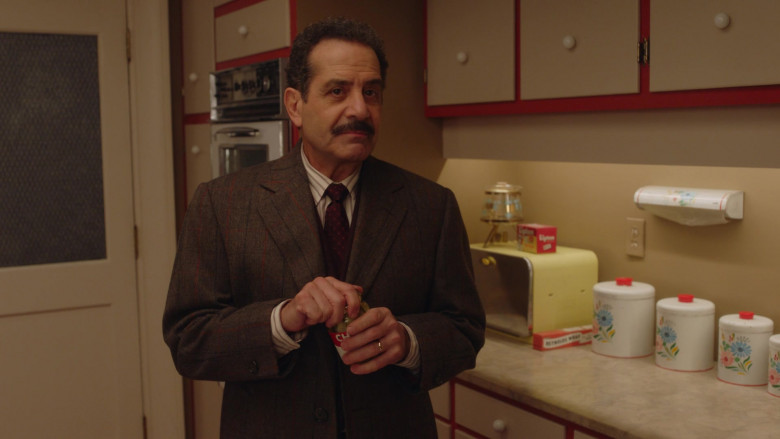 Lipton Tea in The Marvelous Mrs. Maisel S05E02 It's a Man, Man, Man, Man World (2023)