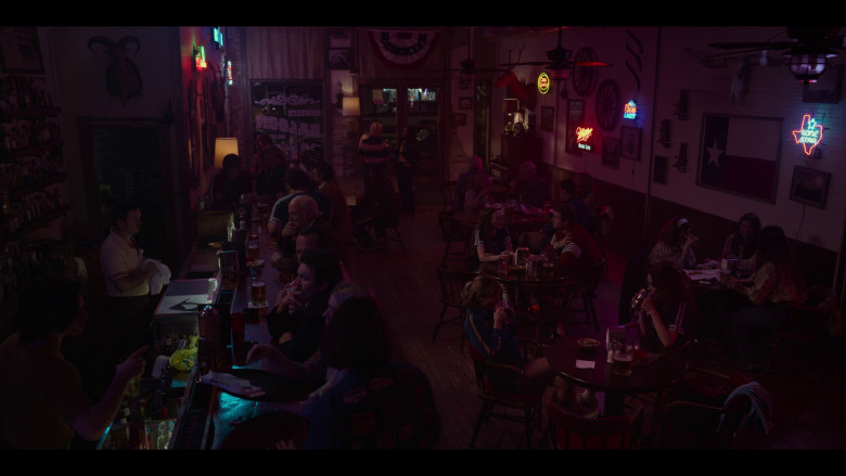 Miller High Life, Coors Light and Lone Star Beer Neon Signs in Love & Death S01E01 "The Huntress" (2023) - 365791