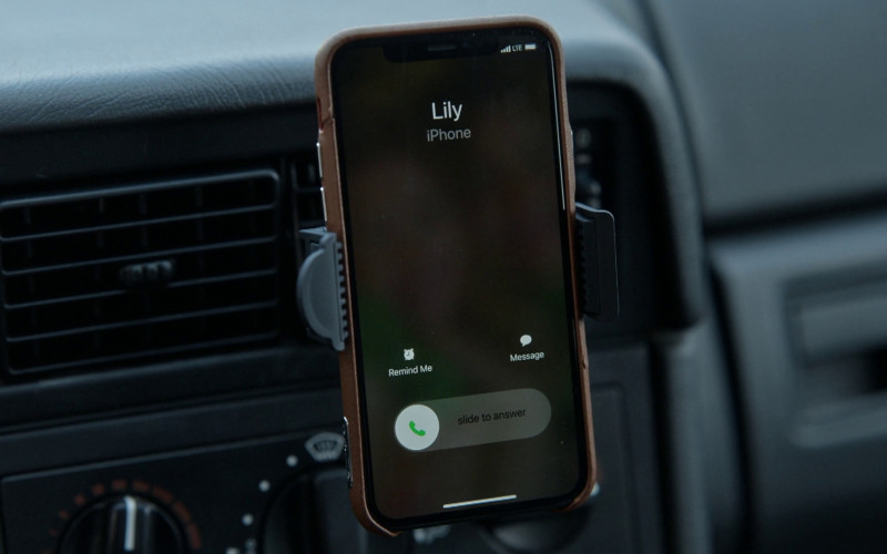 Apple iPhone Smartphone in Lucky Hank S01E07 "The Count of Monte Cristo" (2023)