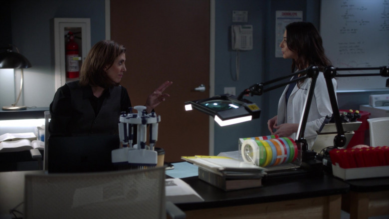 Microsoft Surface Laptop in Grey's Anatomy S19E15 Mama Who Bore Me (2023)