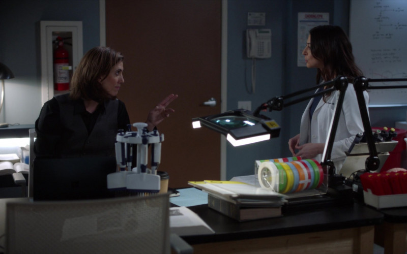 Microsoft Surface Laptop in Grey's Anatomy S19E15 Mama Who Bore Me (2023)