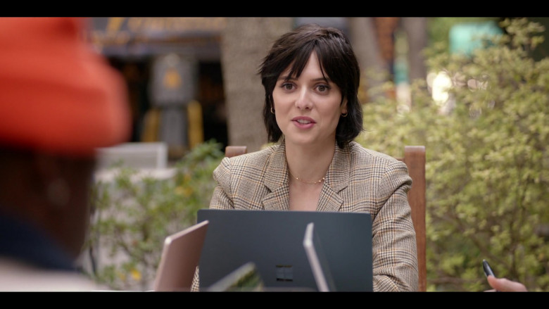 Microsoft Surface Laptops in All American S05E16 My Name Is (4)