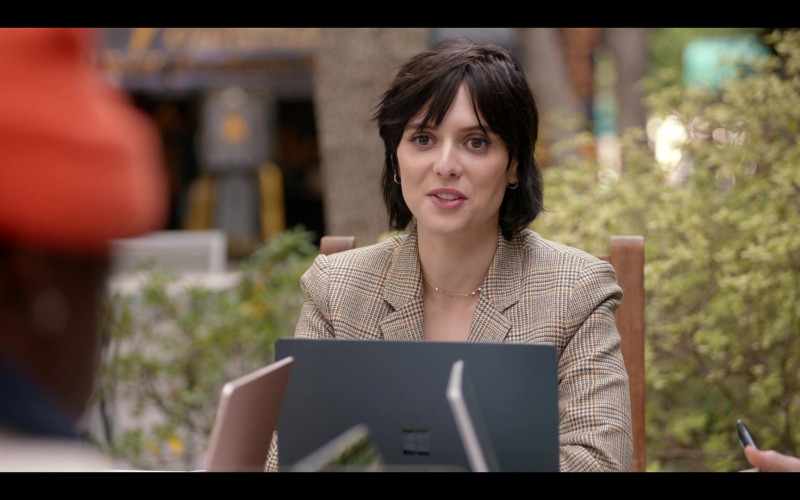 Microsoft Surface Laptops in All American S05E16 My Name Is (4)