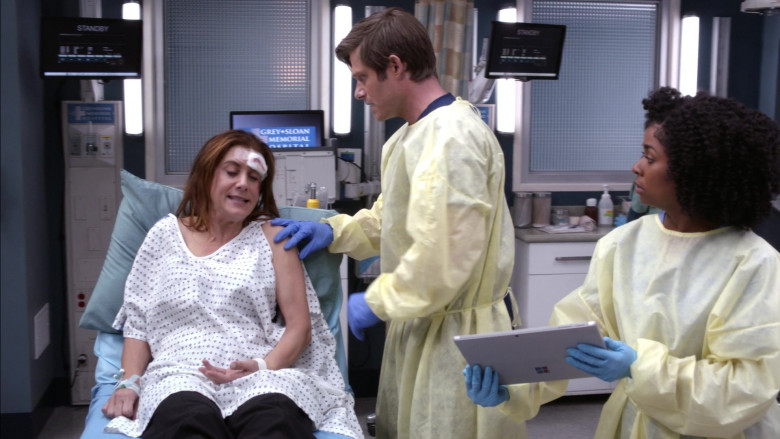 Microsoft Surface Tablets in Grey's Anatomy S19E12 Pick Yourself Up (1)