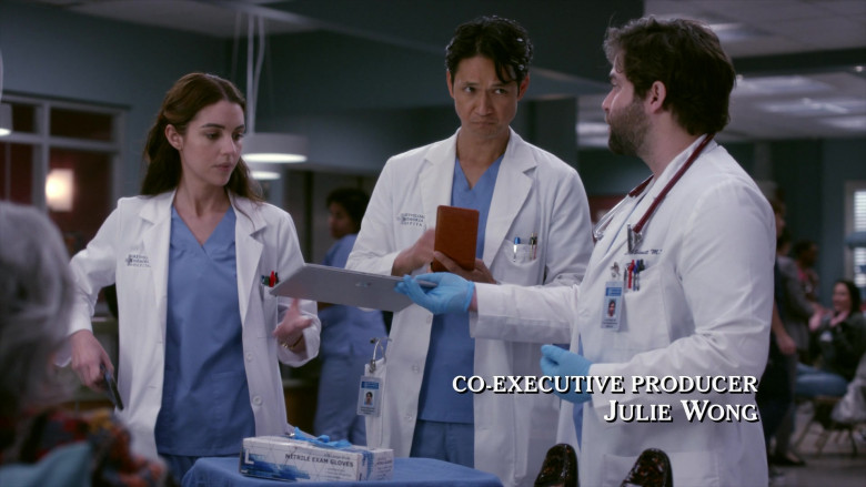 Microsoft Surface Tablets in Grey's Anatomy S19E12 Pick Yourself Up (3)