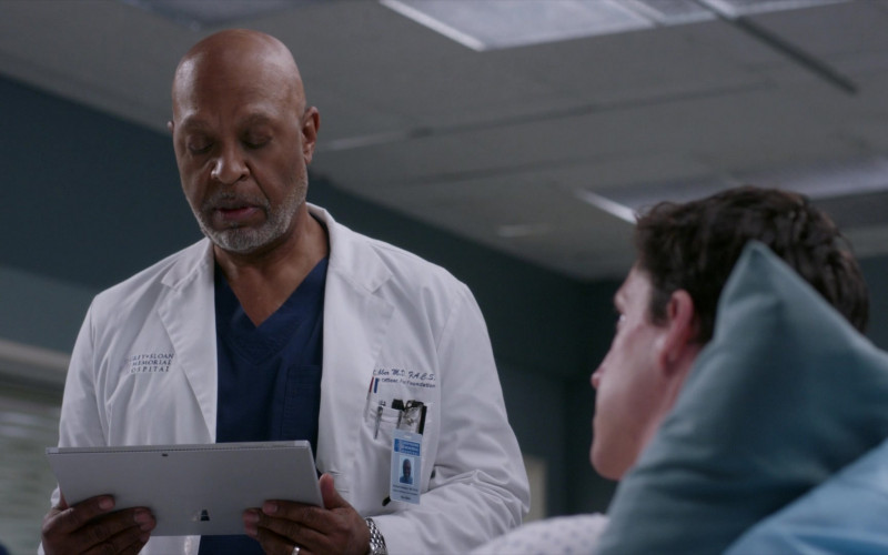 Microsoft Surface Tablets in Grey's Anatomy S19E13 Cowgirls Don't Cry (1)