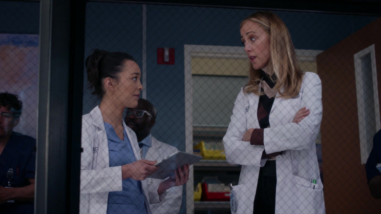 Microsoft Surface Tablets in Grey's Anatomy S19E13 Cowgirls Don't Cry (2)