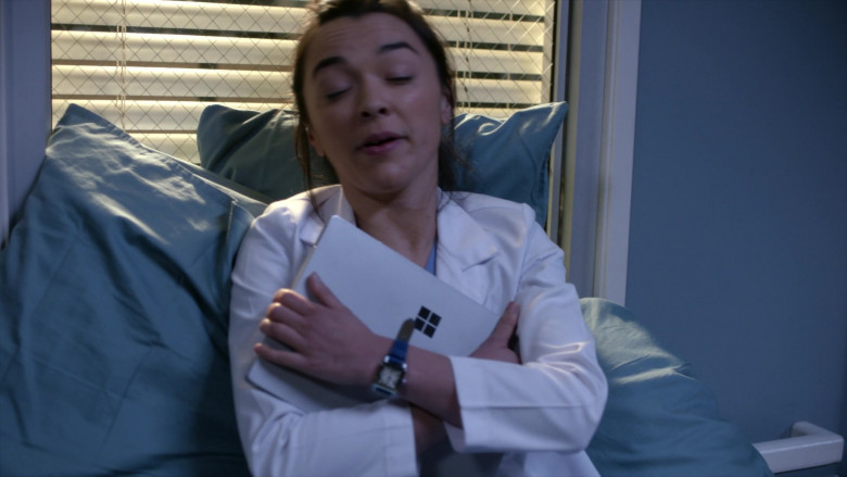 Microsoft Surface Tablets in Grey's Anatomy S19E14 Shadow of Your Love (6)