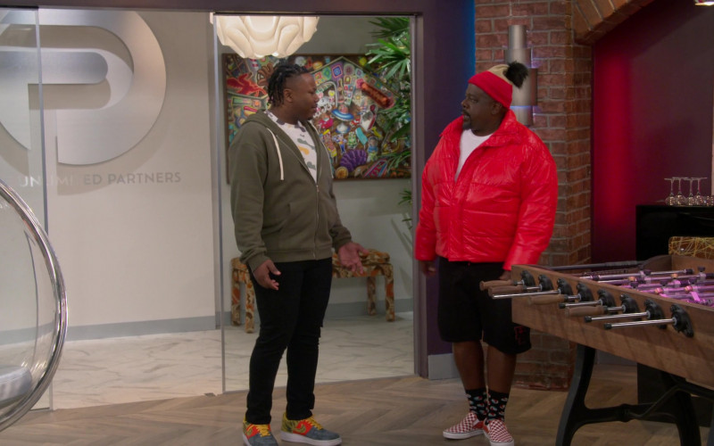 Nike Sneakers of Marcel Spears in The Neighborhood S05E18 Welcome to the Future (2023)