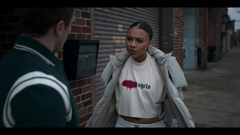 Palm Angels Women's Tee in Power Book II Ghost S03E06 Land of Lies (2023)