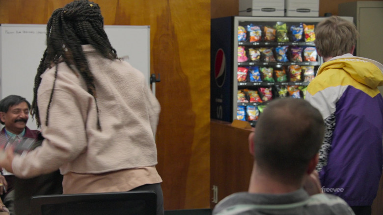 Pepsi Vending Machine in Jury Duty S01E06 Closing Arguments (1)