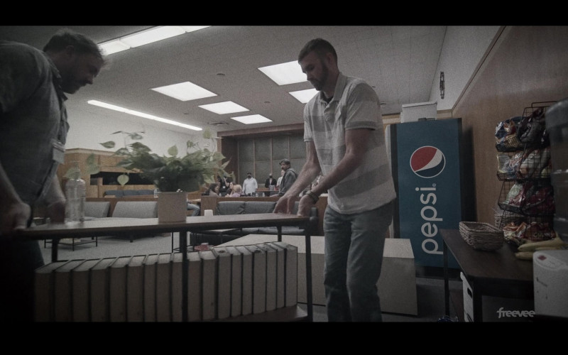 Pepsi Vending Machine in Jury Duty S01E08 The Verdict (4)