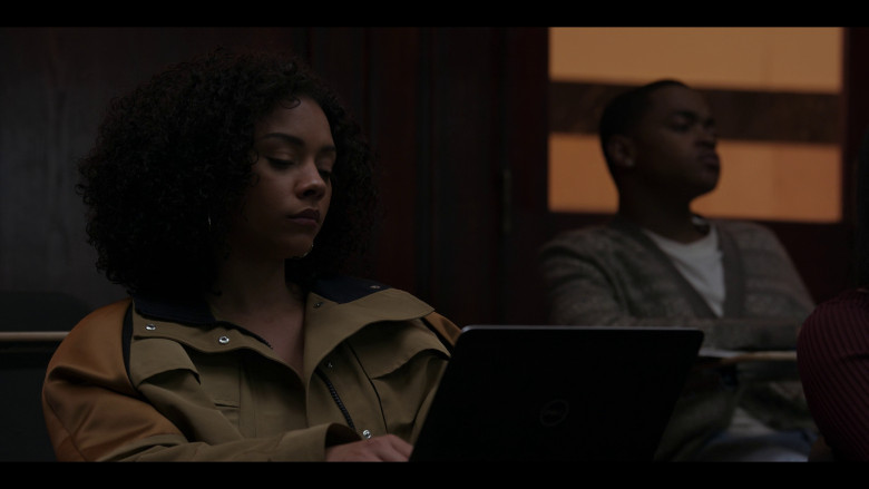 Dell Laptop in Power Book II: Ghost S03E07 "Deal or No Deal" (2023) - 365918
