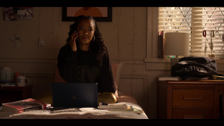 Apple MacBook Laptops in Power Book II: Ghost S03E07 "Deal or No Deal" (2023) - 365909