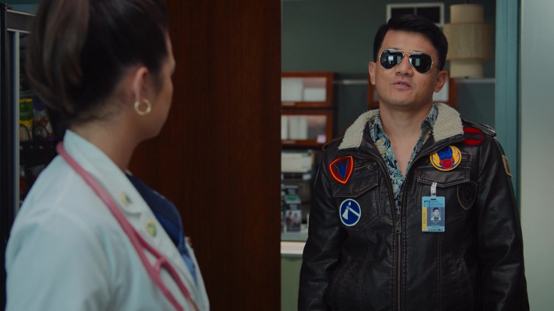 Ray-Ban Aviator Sunglasses of Ronny Chieng as Dr. Lee in Doogie Kameāloha, M.D. S02E08 Crouching Tiger, Hidden Doctor (2023)