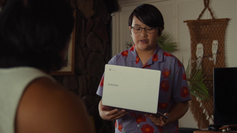 Samsung Chromebook Laptop of Wes Tian as Brian in Doogie Kameāloha, M.D. S02E02 Mythological Creatures (2)