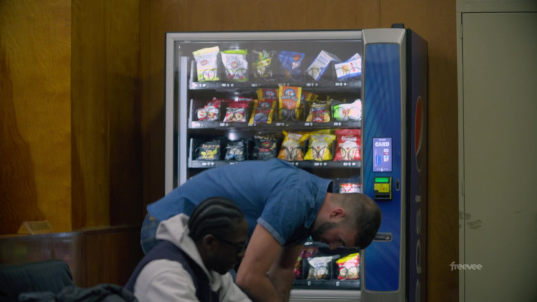 SkinnyPop Popcorn, Smartfood, Pacific Gold Snacks, Pepsi Vending Machine in Jury Duty S01E02 Opening Arguments (2023)