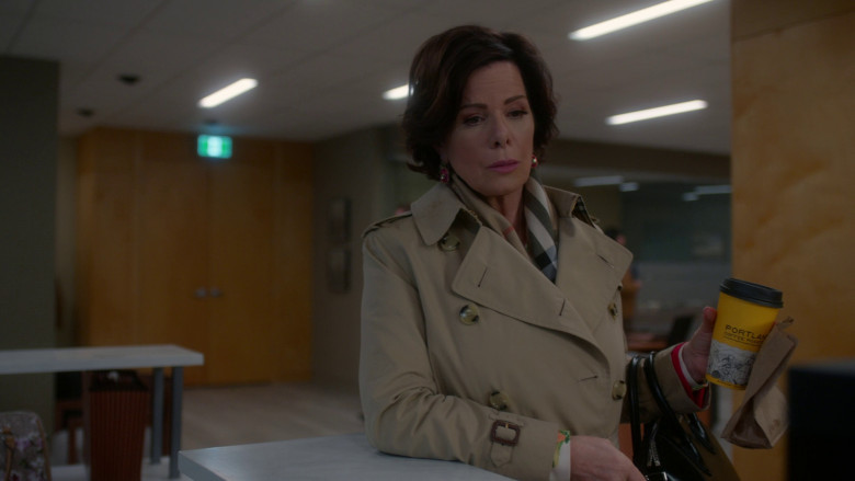 Portland Coffee Roasters Cup of Marcia Gay Harden as Margaret in So Help Me Todd S01E18 "Gloom and Boom" (2023) - 365983