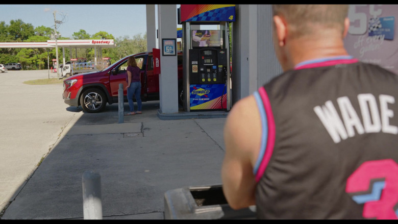 Sunoco Gas Station in Florida Man S01E06 Should We Talk About the Corn (1)
