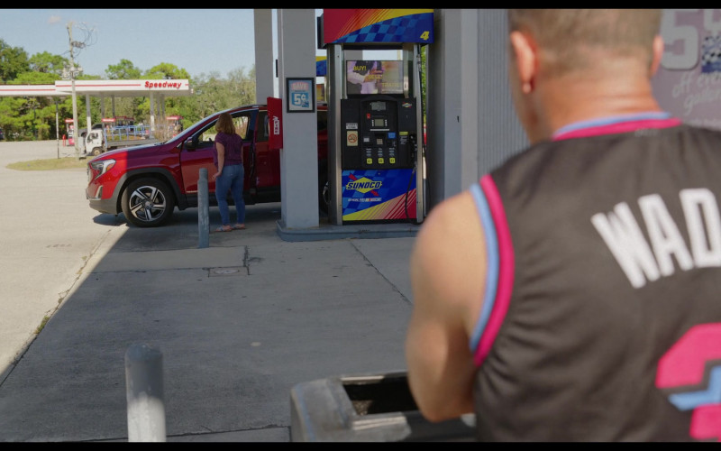 Sunoco Gas Station in Florida Man S01E06 Should We Talk About the Corn (1)