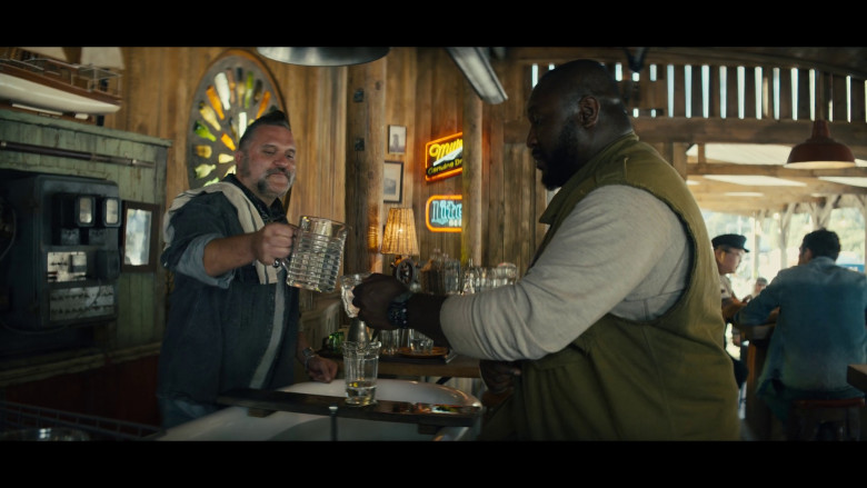 Miller Genuine Draft and Lite Beer Neon Signs in Sweet Tooth S02E03 "Chicken or Egg?" (2023) - 365602