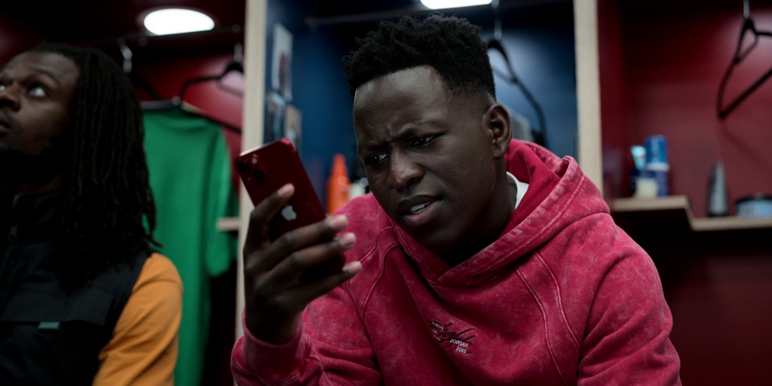 Nike Jordan Hoodie And Apple IPhone Smartphone Of Toheeb Jimoh As Sam Obisanya In Ted Lasso 