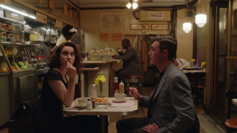 Coca-Cola Sign and Heinz Ketchup in The Marvelous Mrs. Maisel S05E05 "The Pirate Queen" (2023) - 366013