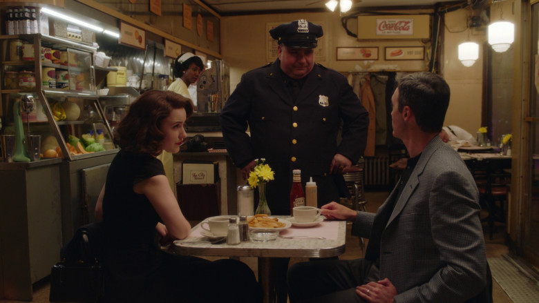 Coca-Cola Sign and Heinz Ketchup in The Marvelous Mrs. Maisel S05E05 "The Pirate Queen" (2023) - 366015