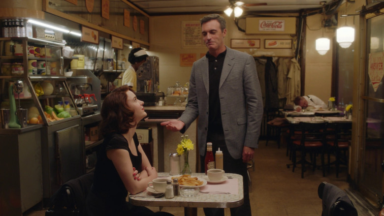 Coca-Cola Sign and Heinz Ketchup in The Marvelous Mrs. Maisel S05E05 "The Pirate Queen" (2023) - 366016