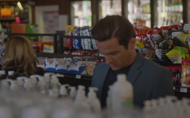 Hostess Snacks, Munchos, Funyuns, Nestle Coffee Mate in The Rookie: Feds S01E21 "Bloodline" (2023)