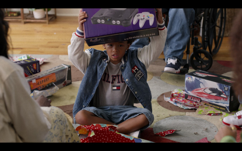 Tommy Hilfiger Boys' T-Shirt and Denim Jacket in Wu-Tang: An American Saga S03E09 "After the Smoke Is Clear" (2023)
