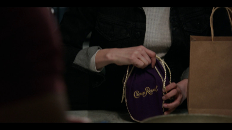 Crown Royal Canadian Whisky (Diageo) in Walker S03E16 "Daddy Was a Bank Robber" (2023) - 366072
