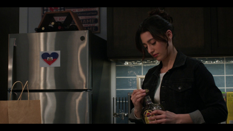 Crown Royal Canadian Whisky (Diageo) in Walker S03E16 "Daddy Was a Bank Robber" (2023) - 366074
