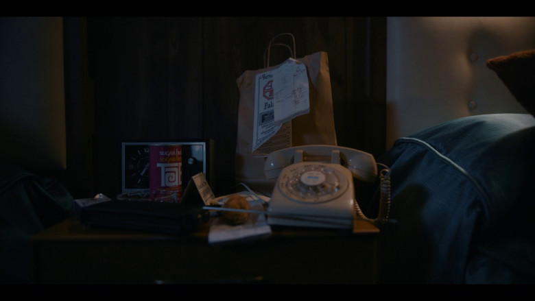 Tab Soda Can in White House Plumbers S01E03 "Don't Drink the Whiskey at the Watergate" (2023) - 372584