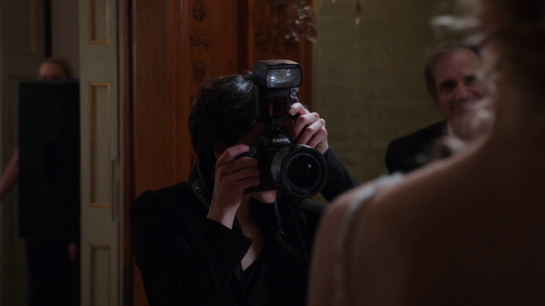 Canon Camera in Law & Order S22E22 "Open Wounds" (2023) - 372744