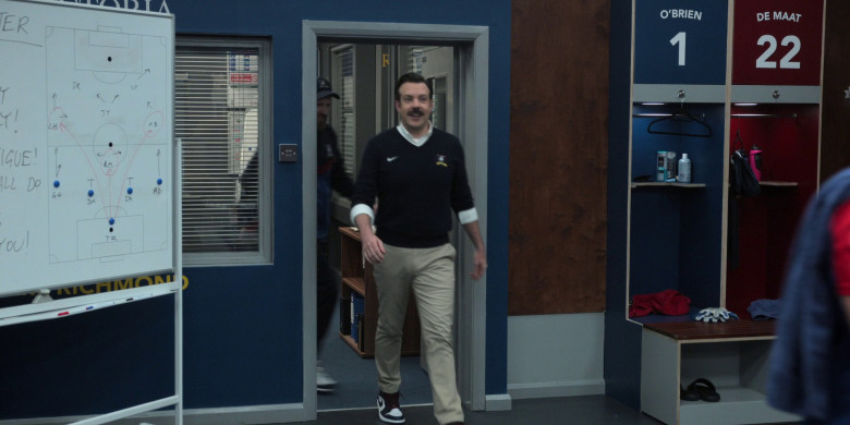 Nike AJ 1 Shoes and Sweater Worn by Jason Sudeikis in Ted Lasso S03E10 "International Break" (2023) - 371363