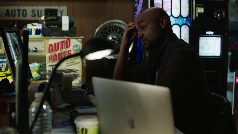 Apple MacBook Laptops in Law & Order: Special Victims Unit S24E22 "All Pain Is One Malady" (2023) - 372747