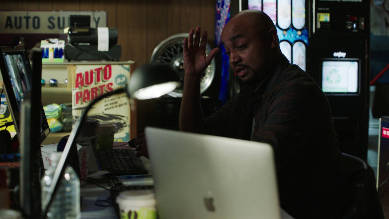 Apple MacBook Laptops in Law & Order: Special Victims Unit S24E22 "All Pain Is One Malady" (2023) - 372748
