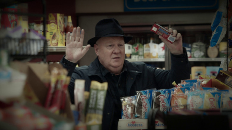 Hostess Cupcakes in The Blacklist S10E11 "The Man in the Hat" (2023) - 368299