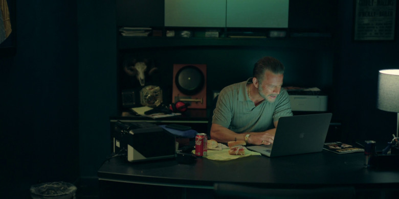 Coca-Cola Can, Apple MacBook and Red Bull Energy Drink in High Desert S01E04 "Get Judy Off the Bed" (2023) - 373884