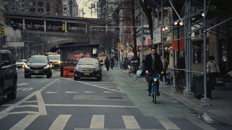 Citi Bike Used by Nicholas Braun as Greg Hirsch in Succession S04E09 "Church and State" (2023) - 372638