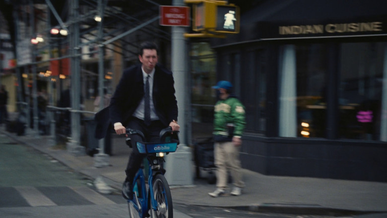 Citi Bike Used by Nicholas Braun as Greg Hirsch in Succession S04E09 "Church and State" (2023) - 372639