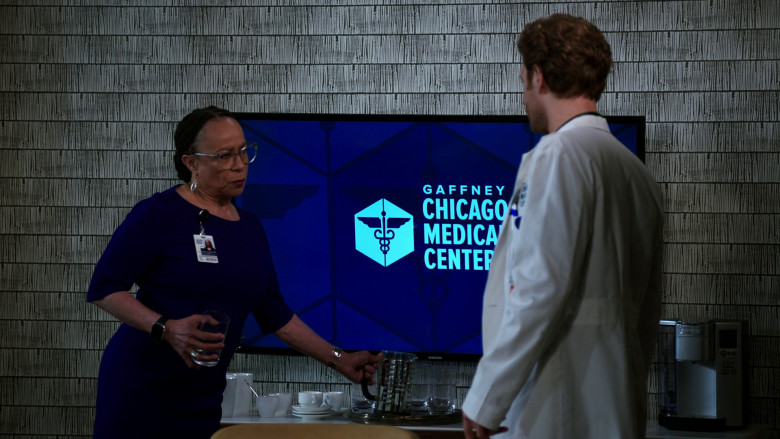 Samsung TVs in Chicago Med S08E22 "Does One Door Close and Another One Open?" (2023) - 374612
