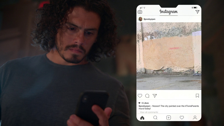 Instagram Social Network in Good Trouble S05E10 "Opening Night" (2023) - 372361