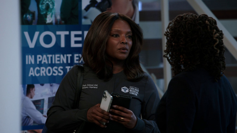 Apple iPhone Smartphones in Chicago Med S08E20 "The Winds of Change Are Starting to Blow" (2023) - 368889