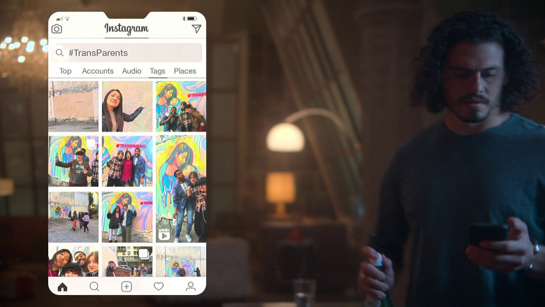Instagram Social Network in Good Trouble S05E10 "Opening Night" (2023) - 372363