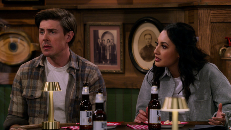Miller Lite Beer Bottles in How I Met Your Father S02E12 "Not a Mamma Mia"  (2023) - 373415