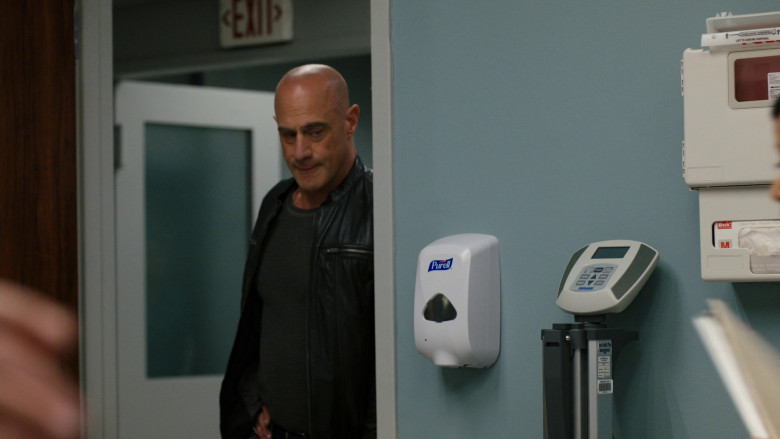 Purell Hand Sanitizer Dispenser in Law & Order: Organized Crime S03E22 "With Many Names" (2023) - 372730