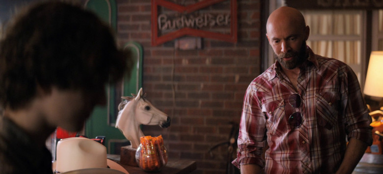 Budweiser Beer Signs in The Big Door Prize S01E09 "Deerfest: Part One" (2023) - 368573